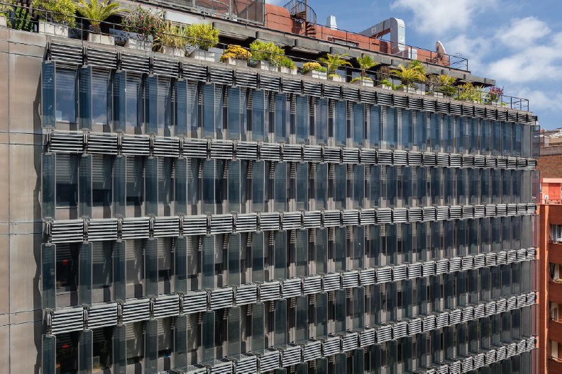 Monumento - gran vía de les corts catalanes, 764 5